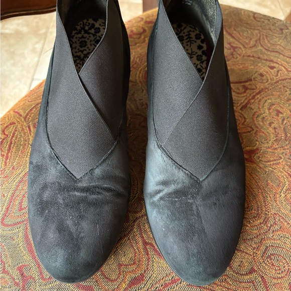 Munro Frances Black Suede Ankle Bootie Shoes- Size 9.5 - Picture 2 of 8